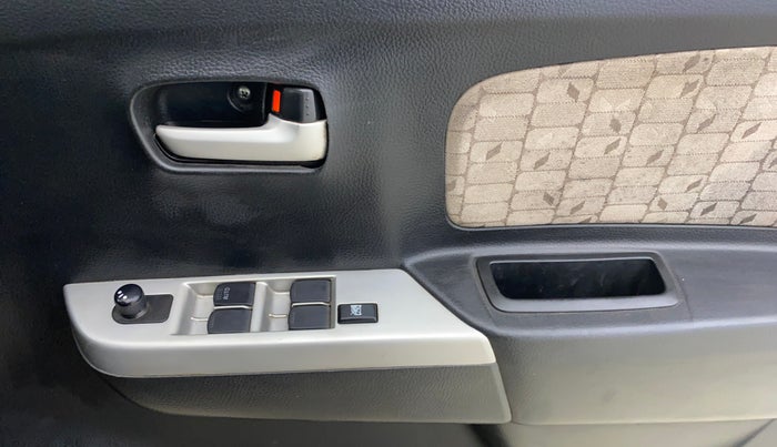 2013 Maruti Wagon R 1.0 LXI CNG, CNG, Manual, 1,28,031 km, Driver Side Door Panels Control