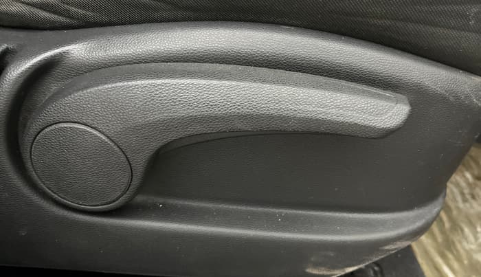 2016 Hyundai Creta SX PLUS 1.6 PETROL, Petrol, Manual, 48,204 km, Driver Side Adjustment Panel