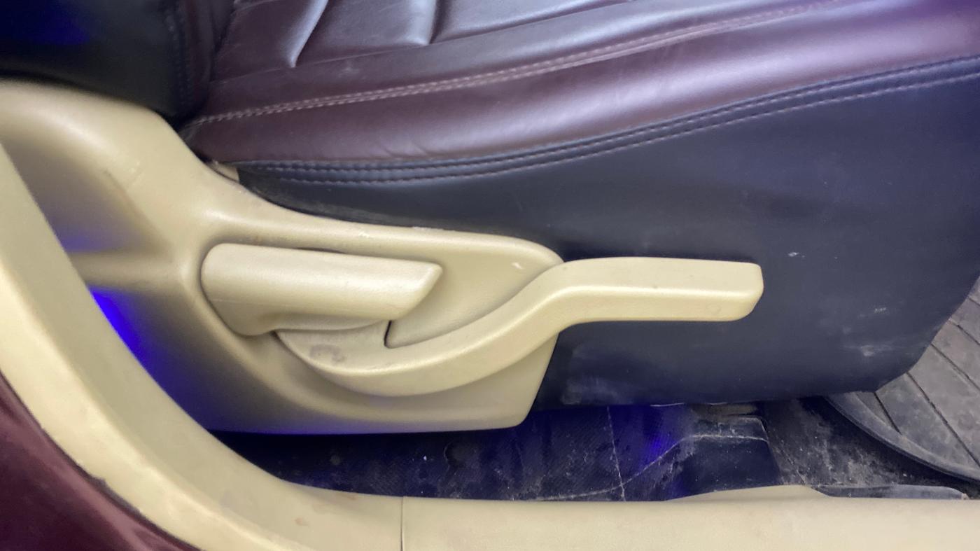 2015 Honda Mobilio 1.5L I-VTEC S, CNG, Manual, 59,232 km, Driver Side Adjustment Panel