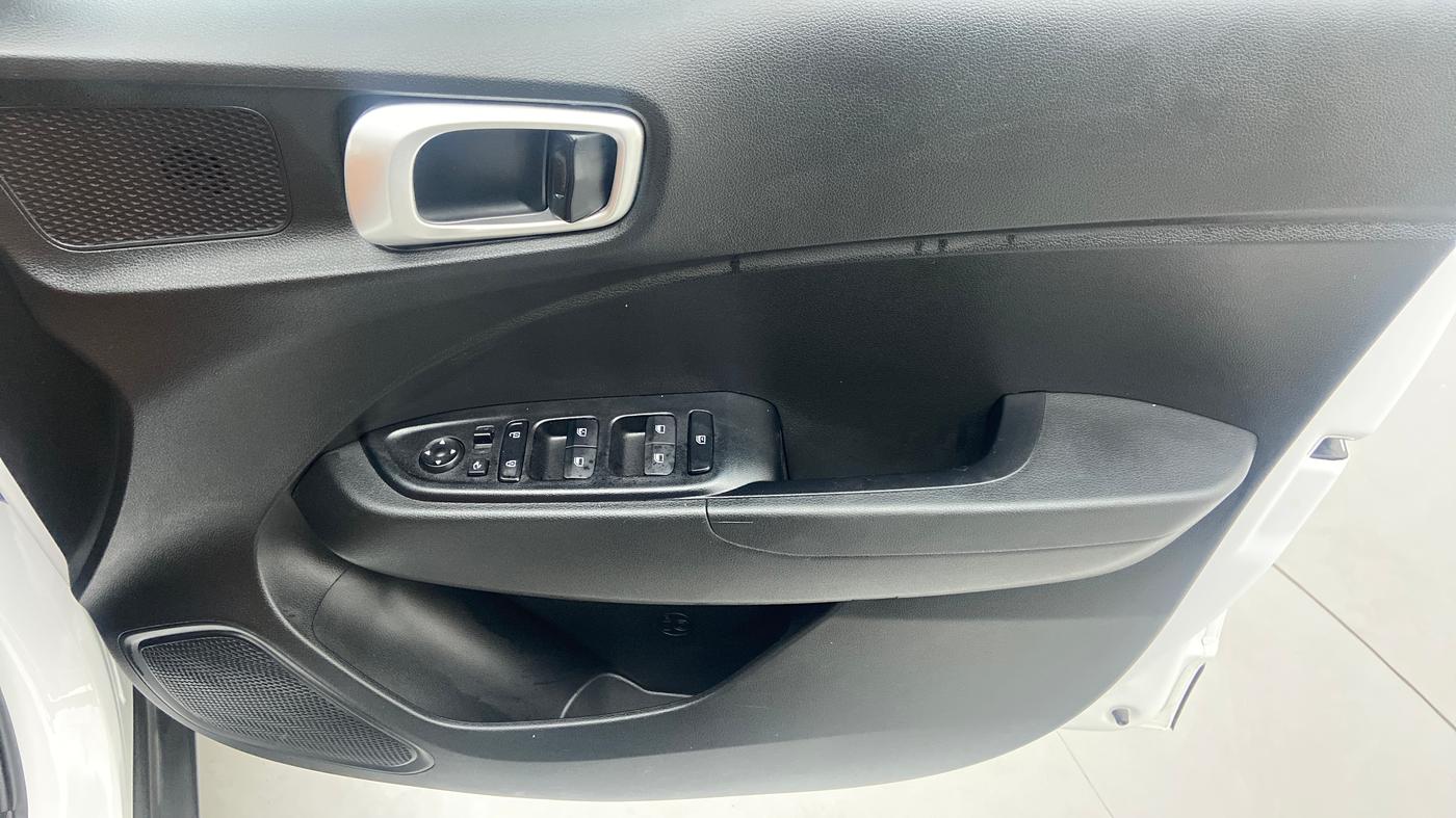 2022 Hyundai VENUE SX 1.0 GDI IMT, Petrol, Manual, 1,179 km, Driver Side Door Panels Control