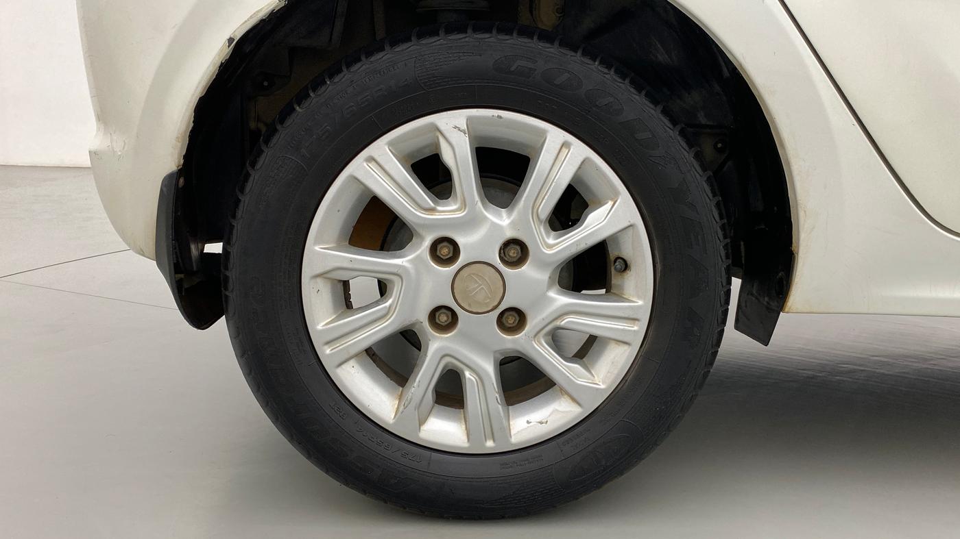 2017 Tata Tiago XZA PETROL, Petrol, Automatic, 39,241 km, Right Rear Wheel