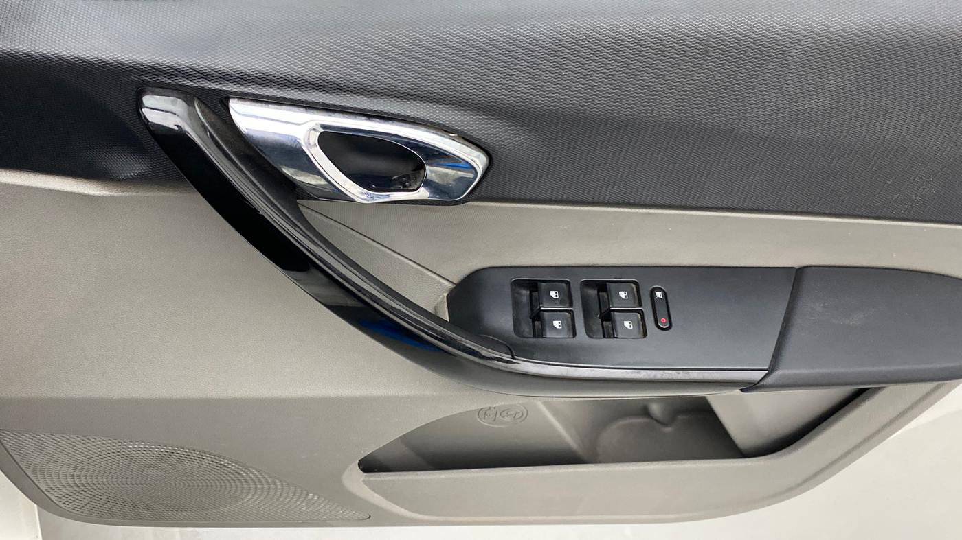 2017 Tata Tiago XZA PETROL, Petrol, Automatic, 39,241 km, Driver Side Door Panels Control