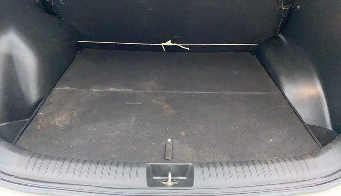 2017 Hyundai Creta 1.4 E PLUS CRDI, Diesel, Manual, 98,513 km, Boot Inside