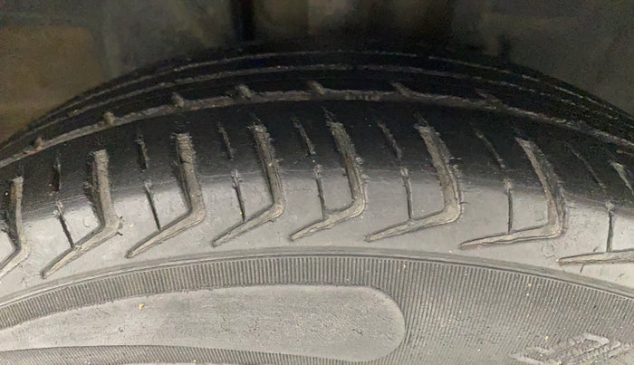 2018 Datsun Redi Go T(O) 1.0L LIMITED EDITION, Petrol, Manual, 62,637 km, Right Front Tyre Tread