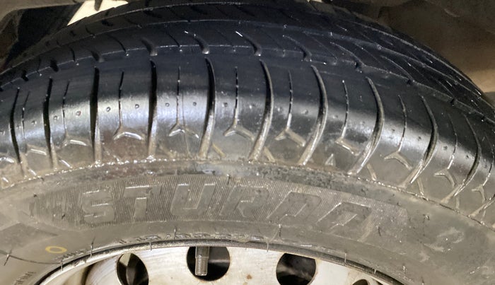 2014 Hyundai Eon ERA +, Petrol, Manual, 1,15,349 km, Right Rear Tyre Tread