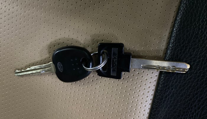 2014 Hyundai Eon ERA +, Petrol, Manual, 1,15,349 km, Key Close Up