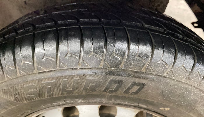 2014 Hyundai Eon ERA +, Petrol, Manual, 1,15,349 km, Left Rear Tyre Tread