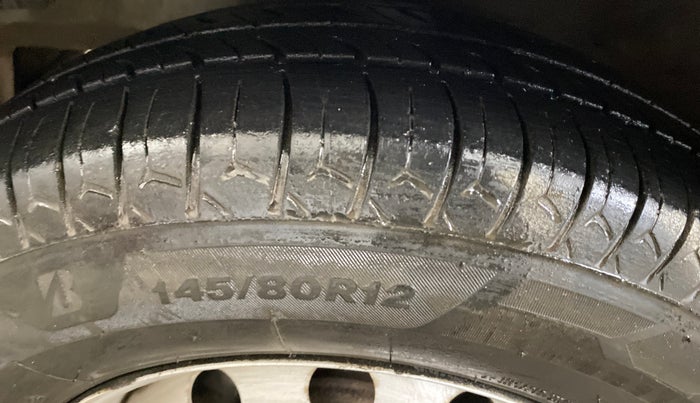 2014 Hyundai Eon ERA +, Petrol, Manual, 1,15,349 km, Left Front Tyre Tread