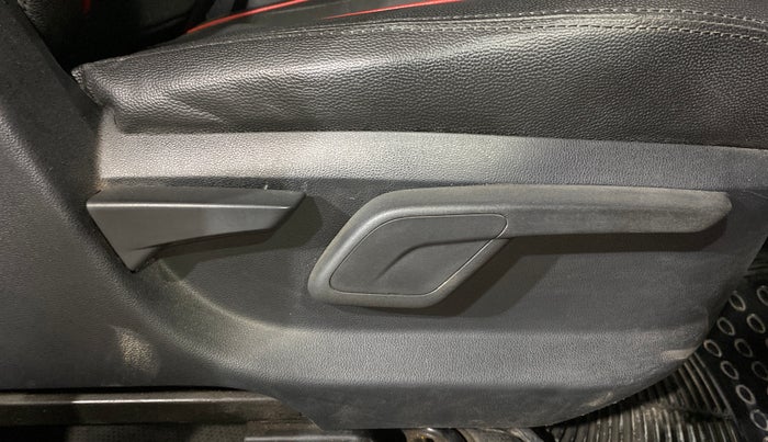 2017 Mahindra KUV 100 NXT K6+ P 6 STR, Petrol, Manual, 22,679 km, Driver Side Adjustment Panel