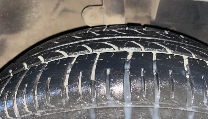 2017 Mahindra KUV 100 NXT K6+ P 6 STR, Petrol, Manual, 22,679 km, Right Front Tyre Tread