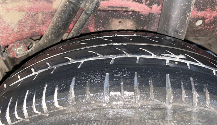 2017 Mahindra KUV 100 NXT K6+ P 6 STR, Petrol, Manual, 22,679 km, Left Rear Tyre Tread