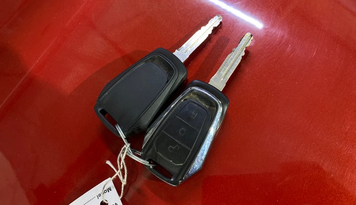 2017 Mahindra KUV 100 NXT K6+ P 6 STR, Petrol, Manual, 22,679 km, Key Close Up