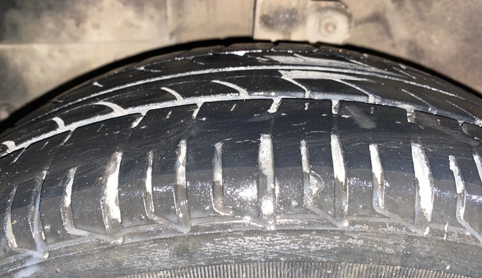 2017 Mahindra KUV 100 NXT K6+ P 6 STR, Petrol, Manual, 22,679 km, Left Front Tyre Tread