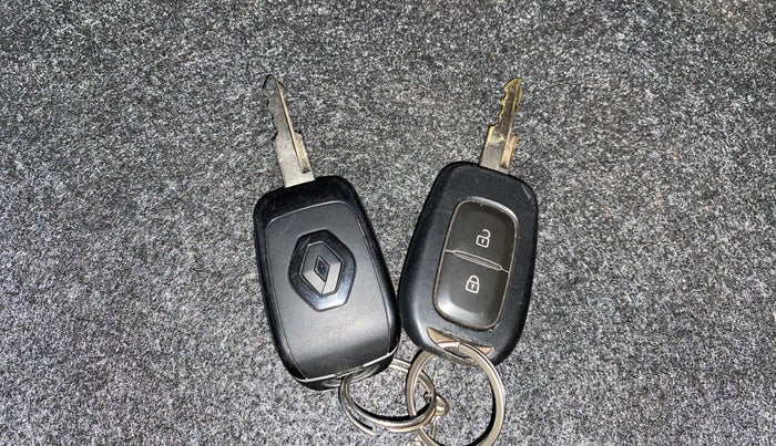 2024 Renault Kwid RXT 1.0 AMT, Petrol, Automatic, 10,574 km, Key Close Up