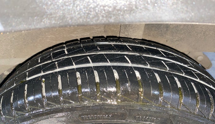 2024 Renault Kwid RXT 1.0 AMT, Petrol, Automatic, 10,574 km, Left Rear Tyre Tread