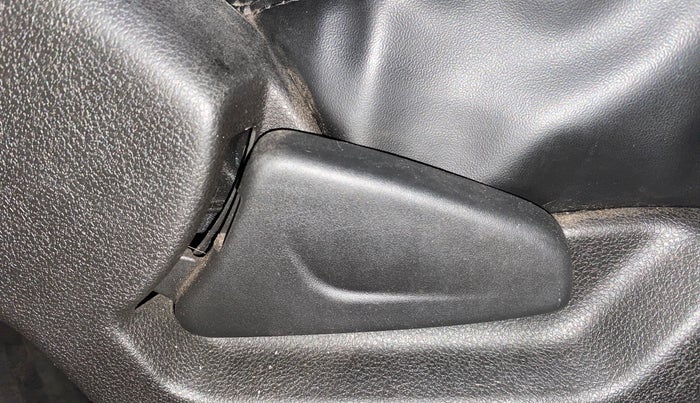 2024 Renault Kwid RXT 1.0 AMT, Petrol, Automatic, 10,574 km, Driver Side Adjustment Panel