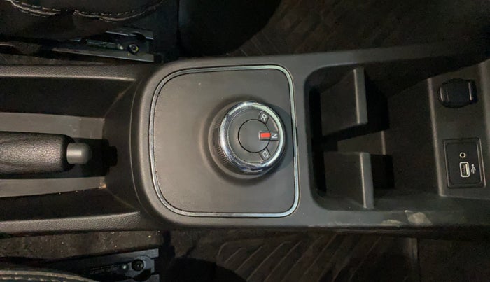 2024 Renault Kwid RXT 1.0 AMT, Petrol, Automatic, 10,574 km, Gear Lever