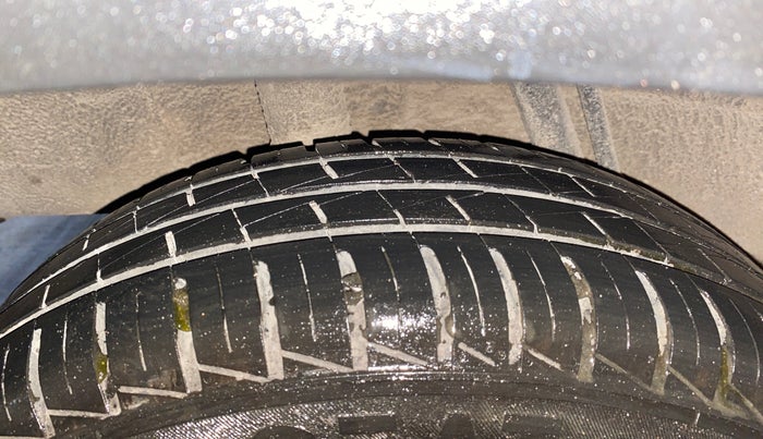 2024 Renault Kwid RXT 1.0 AMT, Petrol, Automatic, 10,574 km, Right Rear Tyre Tread