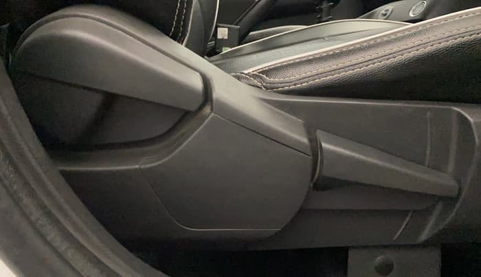 2021 Nissan MAGNITE XV PREMIUM, Petrol, Manual, 69,332 km, Driver Side Adjustment Panel