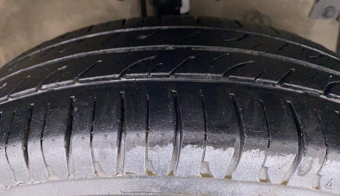 2013 Maruti Swift VDI, Diesel, Manual, 98,437 km, Right Front Tyre Tread