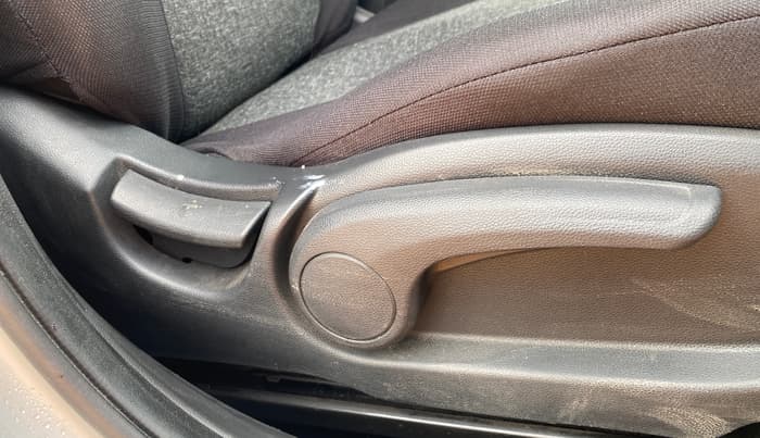 2015 Hyundai Elite i20 SPORTZ 1.2, Petrol, Manual, 1,24,437 km, Driver Side Adjustment Panel