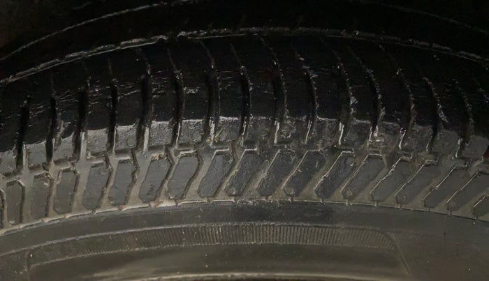 2015 Maruti Swift Dzire LXI (O), Petrol, Manual, 46,995 km, Left Rear Tyre Tread