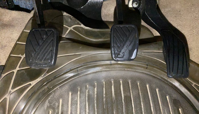 2015 Maruti Swift Dzire LXI (O), Petrol, Manual, 46,995 km, Pedals