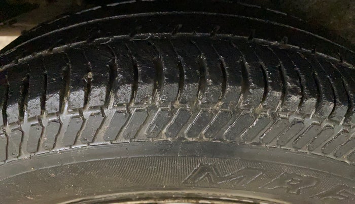 2015 Maruti Swift Dzire LXI (O), Petrol, Manual, 46,995 km, Right Rear Tyre Tread