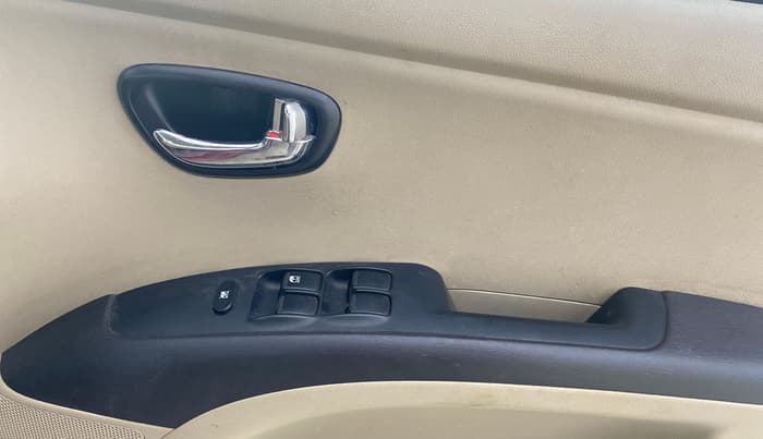 2014 Hyundai i10 SPORTZ 1.2, Petrol, Manual, 41,219 km, Driver Side Door Panels Control