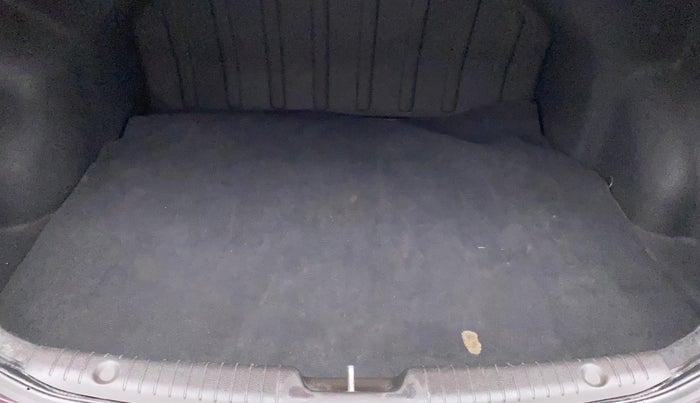 2011 Hyundai Verna FLUIDIC 1.6 VTVT SX, Petrol, Manual, 46,510 km, Boot Inside