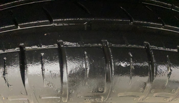 2015 Maruti Wagon R 1.0 VXI, Petrol, Manual, 48,036 km, Right Front Tyre Tread