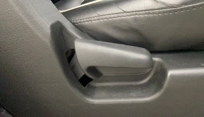 2015 Maruti Wagon R 1.0 VXI, Petrol, Manual, 48,036 km, Driver Side Adjustment Panel