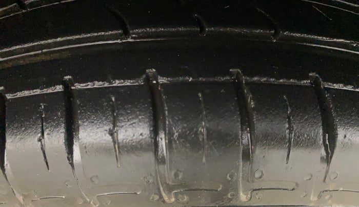 2015 Maruti Wagon R 1.0 VXI, Petrol, Manual, 48,036 km, Left Front Tyre Tread