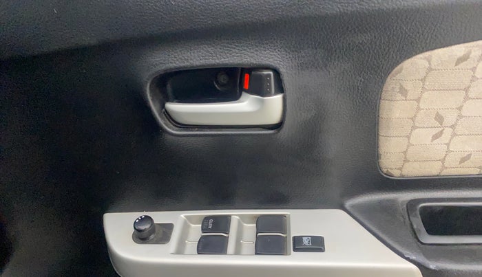 2015 Maruti Wagon R 1.0 VXI, Petrol, Manual, 48,036 km, Driver Side Door Panels Control