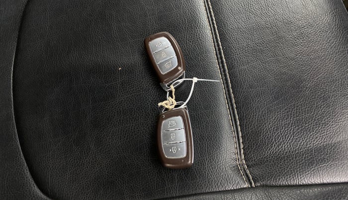 2016 Hyundai Creta SX PLUS AT 1.6 PETROL, Petrol, Automatic, 52,613 km, Key Close Up