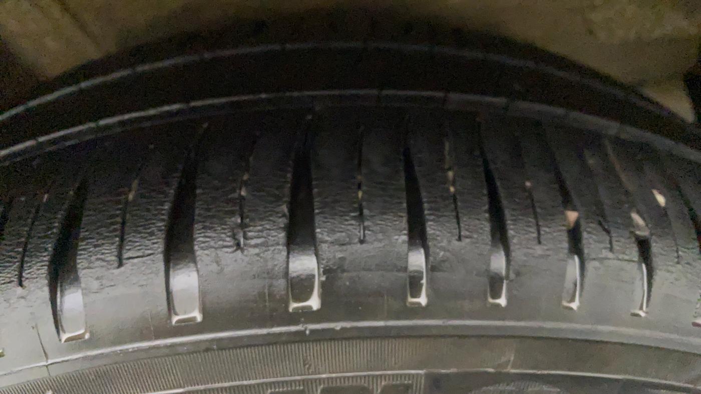 2017 Maruti IGNIS DELTA 1.2, Petrol, Manual, 1,02,393 km, Left Front Tyre Tread