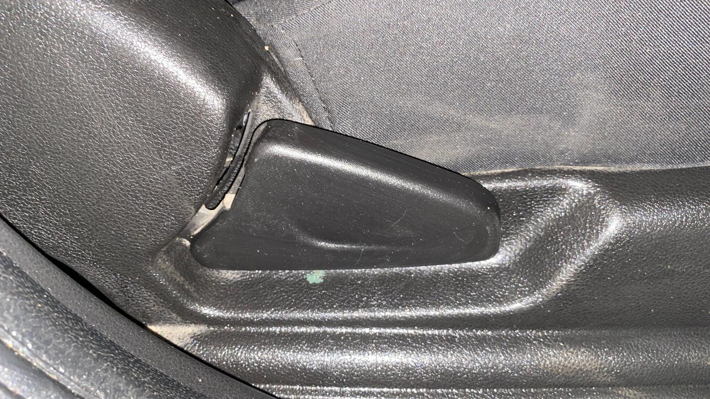 2025 Renault Kwid RXL(O) 1.0L, Petrol, Manual, 6,868 km, Driver Side Adjustment Panel