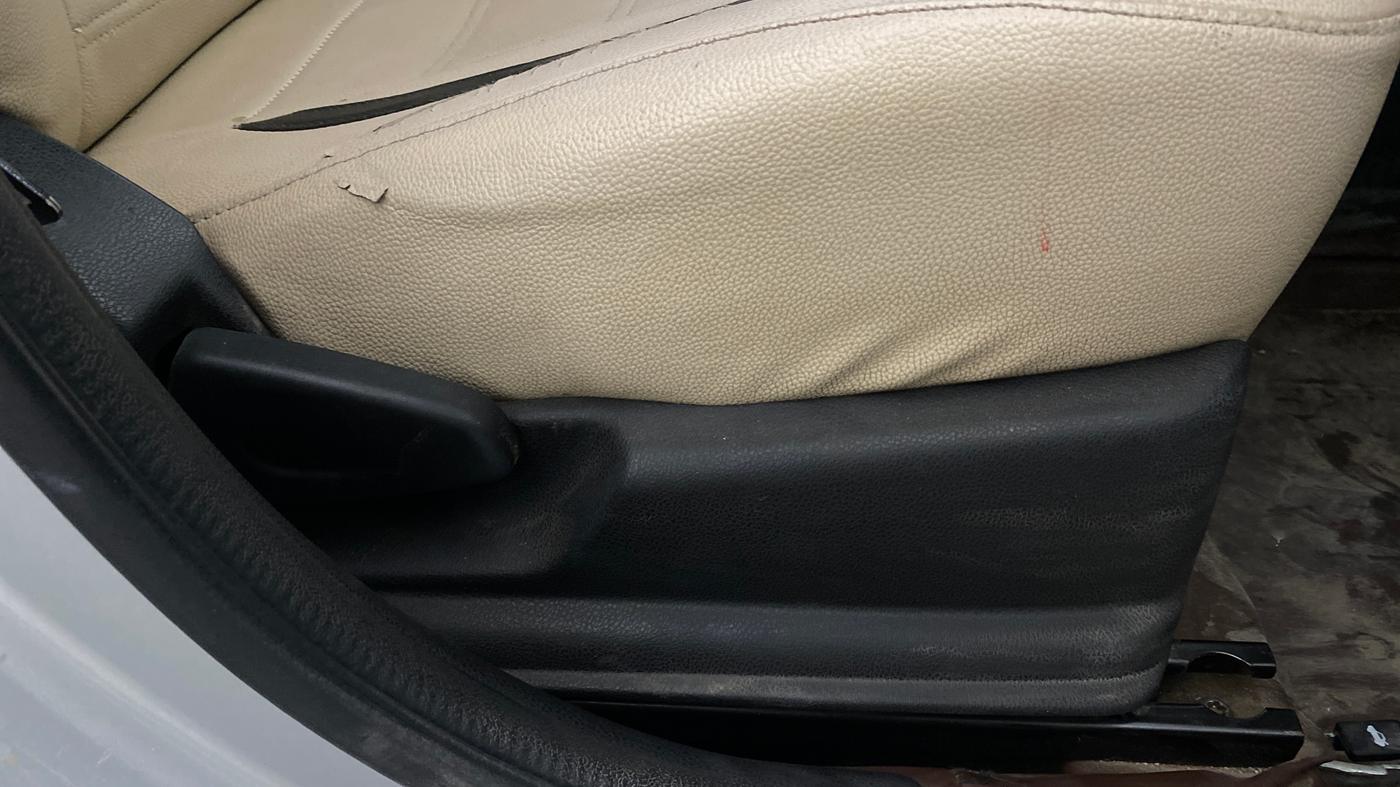 2018 Renault Kwid RXT 1.0 AMT (O), Petrol, Automatic, 95,214 km, Driver Side Adjustment Panel