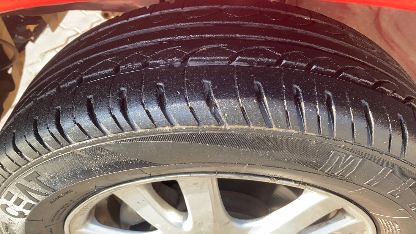 2015 Honda Brio VX MT, Petrol, Manual, 73,821 km, Left Front Tyre Tread