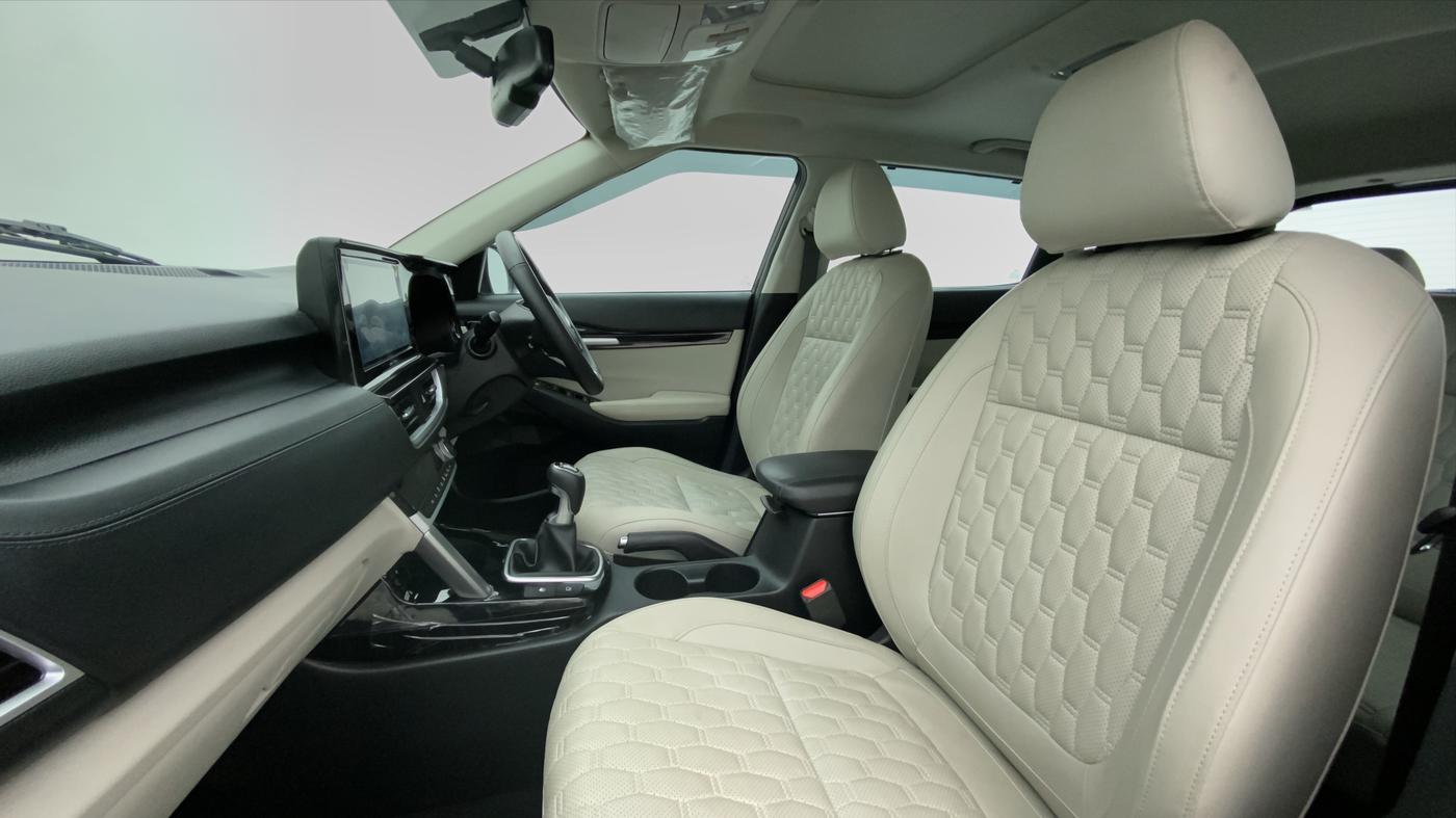 2020 KIA SELTOS HTX+ MT 1.5 DIESEL, Diesel, Manual, 37,301 km, Right Side Front Door Cabin