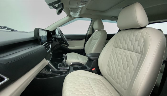 2020 KIA SELTOS HTX+ MT 1.5 DIESEL, Diesel, Manual, 37,301 km, Right Side Front Door Cabin