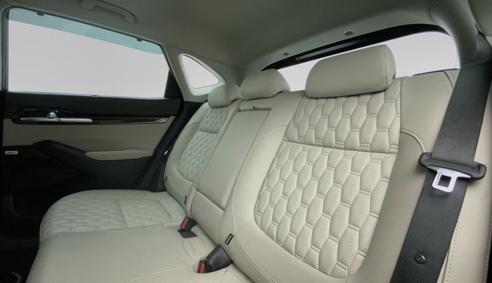 2020 KIA SELTOS HTX+ MT 1.5 DIESEL, Diesel, Manual, 37,301 km, Right Side Rear Door Cabin