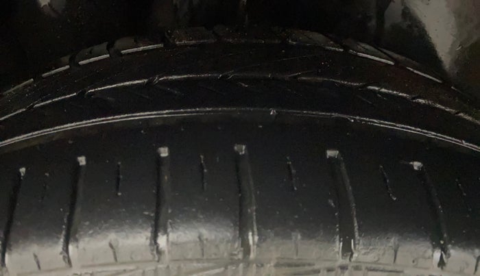 2018 Volkswagen Polo COMFORTLINE 1.0L MPI, Petrol, Manual, 21,614 km, Right Rear Tyre Tread