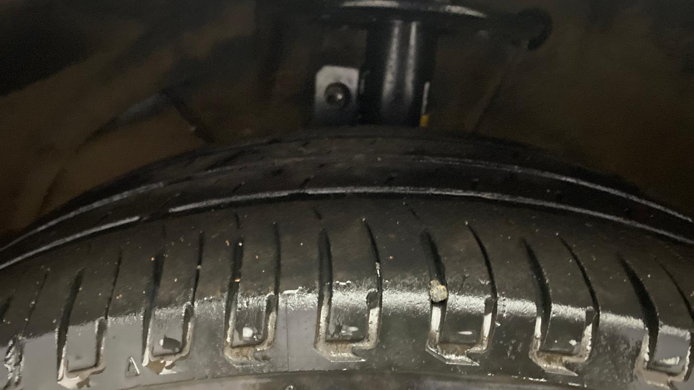 2017 Maruti Dzire ZXI, Petrol, Manual, 55,573 km, Left Front Tyre Tread