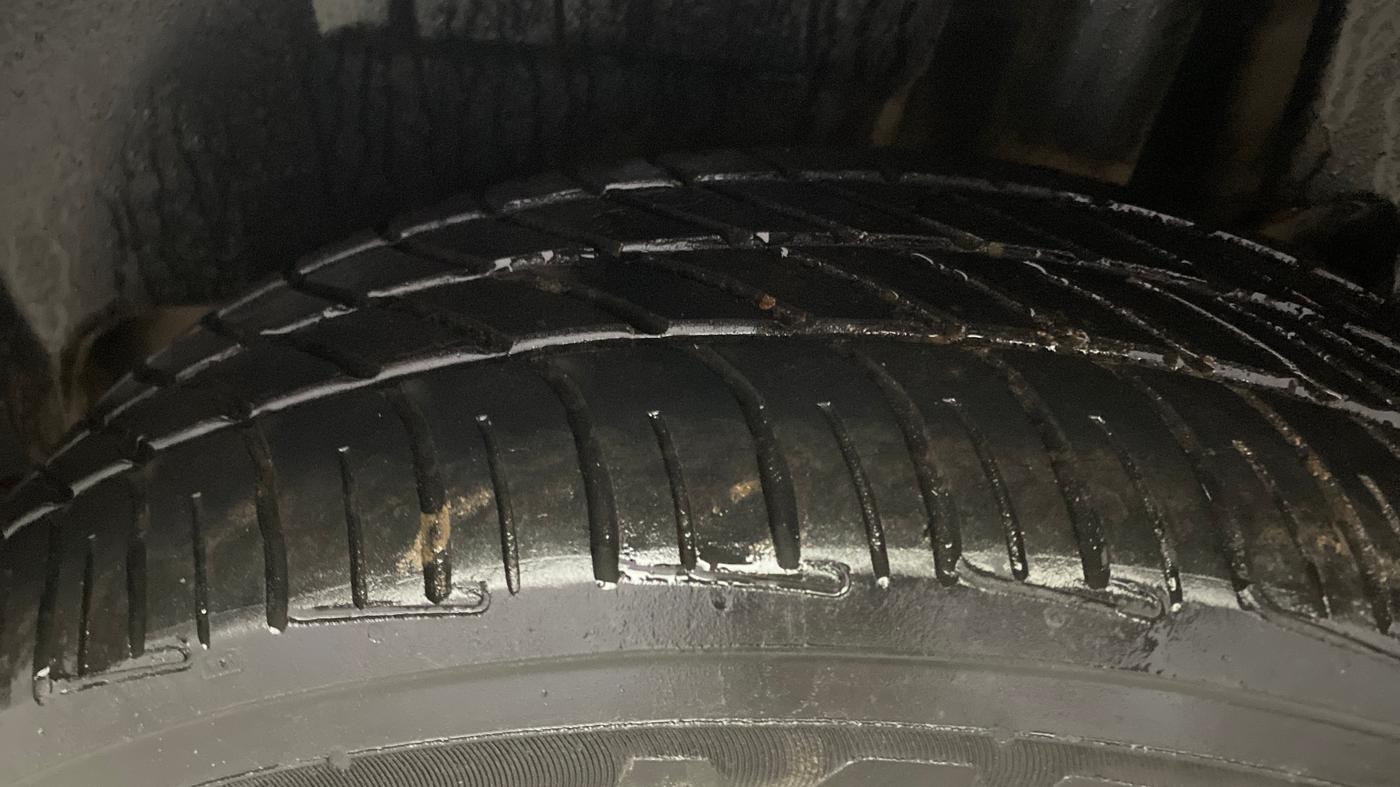 2017 Maruti Dzire ZXI, Petrol, Manual, 55,573 km, Left Rear Tyre Tread