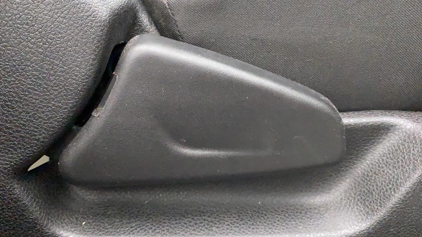2020 Renault Kwid RXT 1.0 AMT (O), Petrol, Automatic, 39,779 km, Driver Side Adjustment Panel