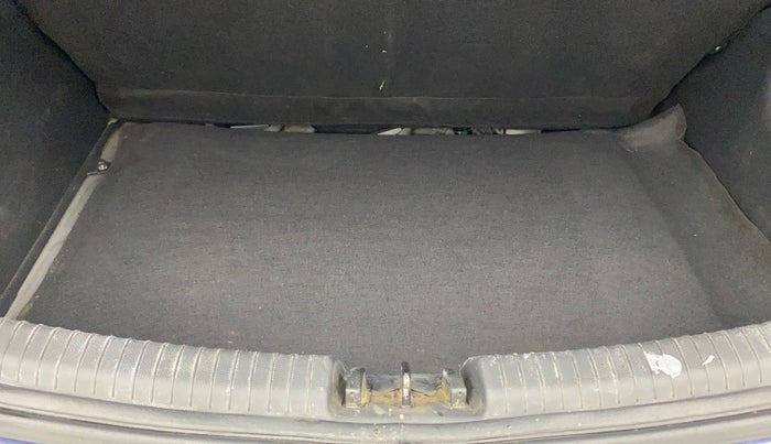 2016 Hyundai Grand i10 SPORTZ 1.2 KAPPA VTVT, Petrol, Manual, 79,052 km, Boot Inside