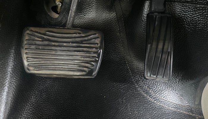 2021 Mahindra XUV300 W6 1.5 DIESEL AMT, Diesel, Automatic, 1,14,435 km, Pedals