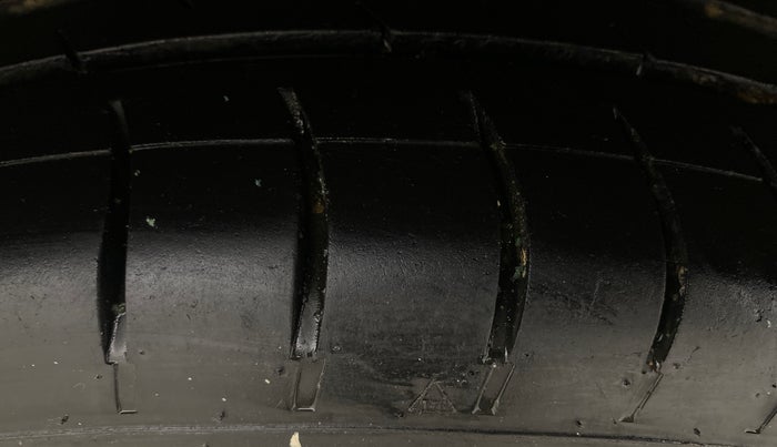 2021 Mahindra XUV300 W6 1.5 DIESEL AMT, Diesel, Automatic, 1,14,435 km, Left Rear Tyre Tread