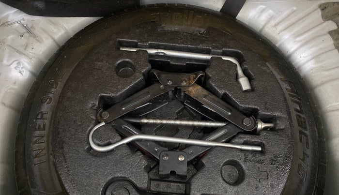 2021 Mahindra XUV300 W6 1.5 DIESEL AMT, Diesel, Automatic, 1,14,435 km, Spare Tyre